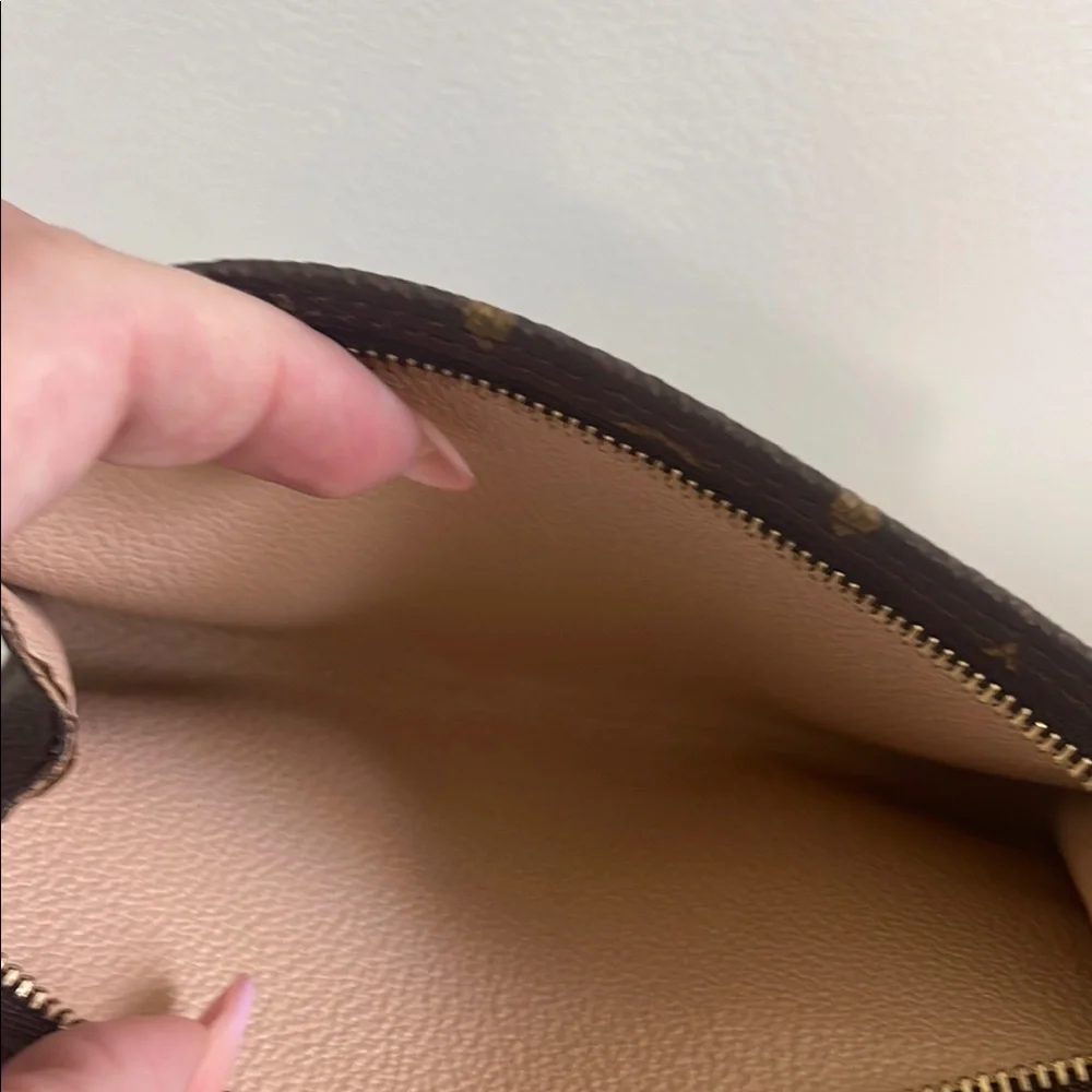 Louis Vuitton Monogram Pochette - Picture 6 of 11